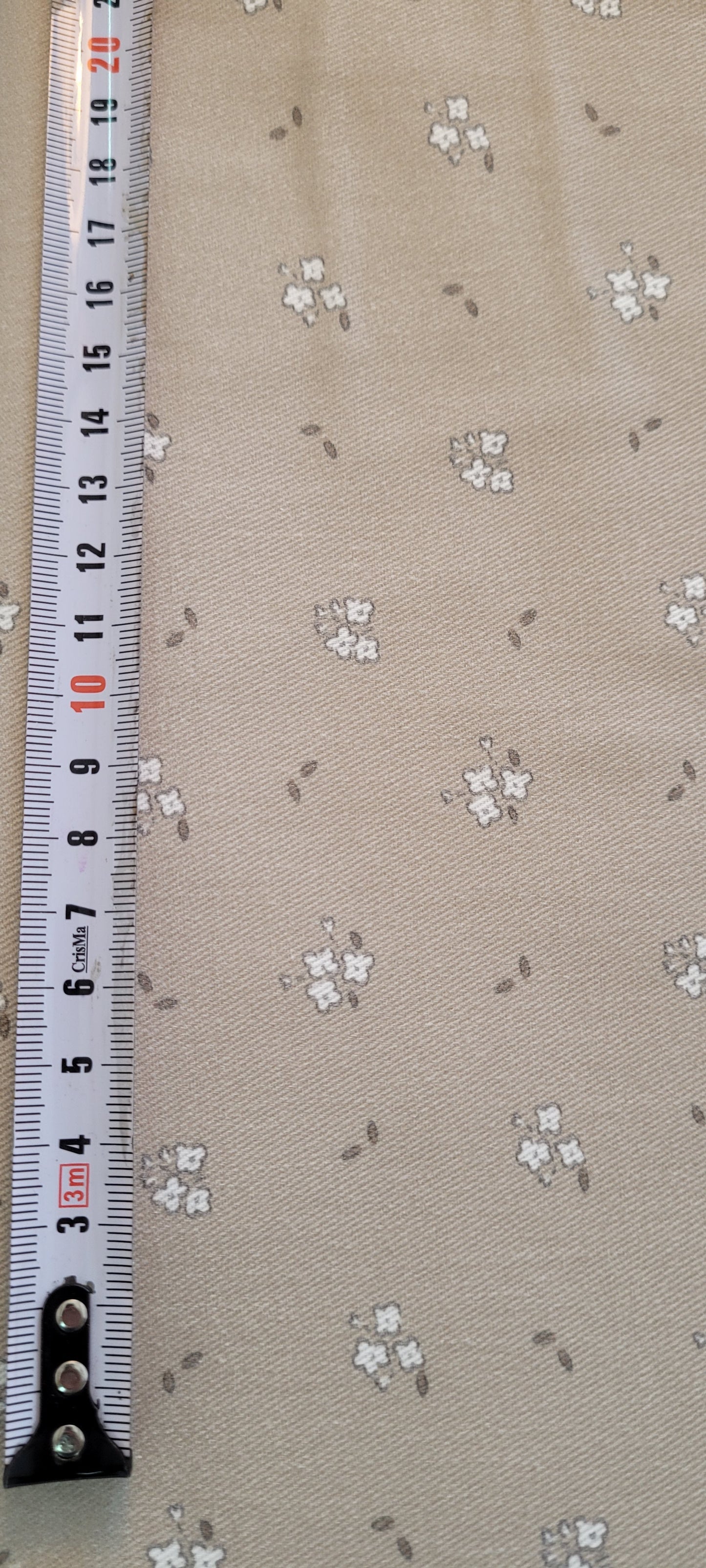 Sarga de Algodón 100% Estampada Floral Crudo Fondo Beige – 200 gsm