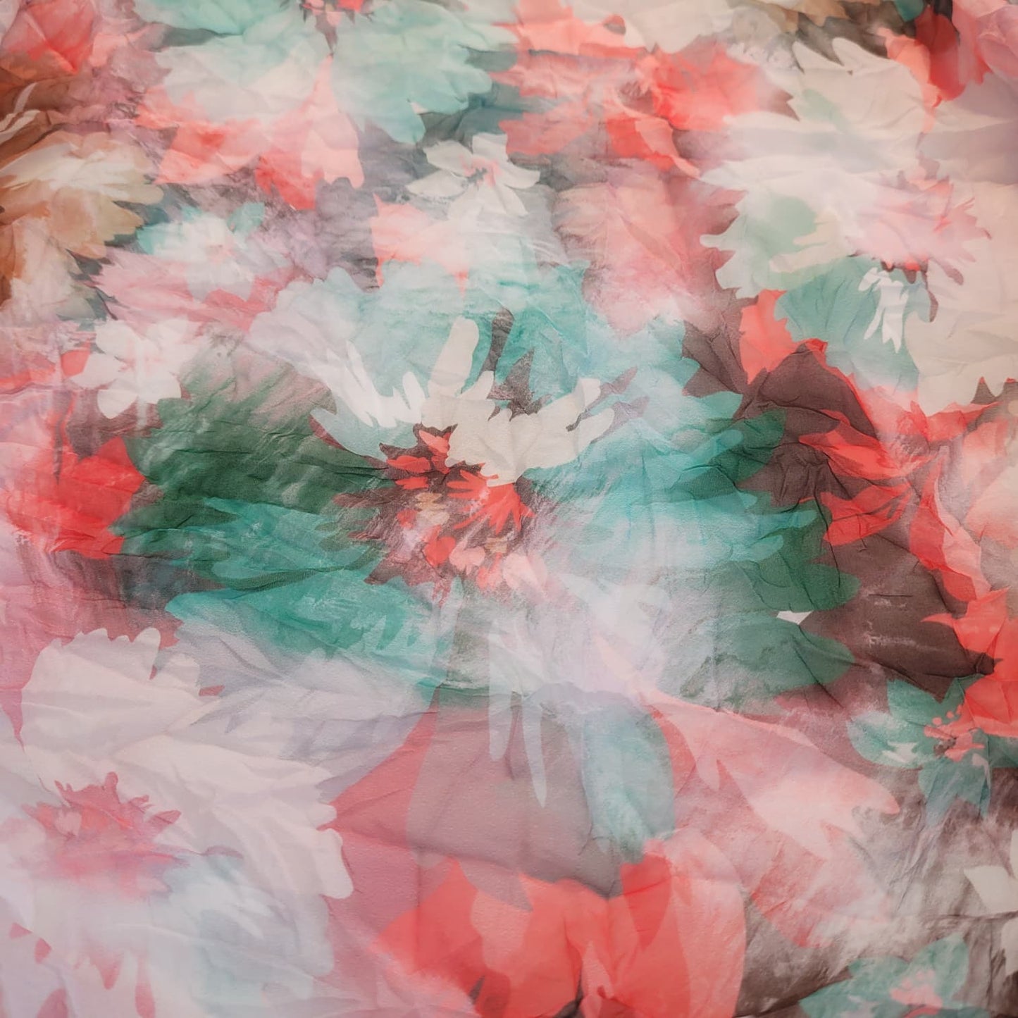 Retal gasa chiffon floral crinkle – Color Rojo/verde 1 metro x 1.5 m (ancho)