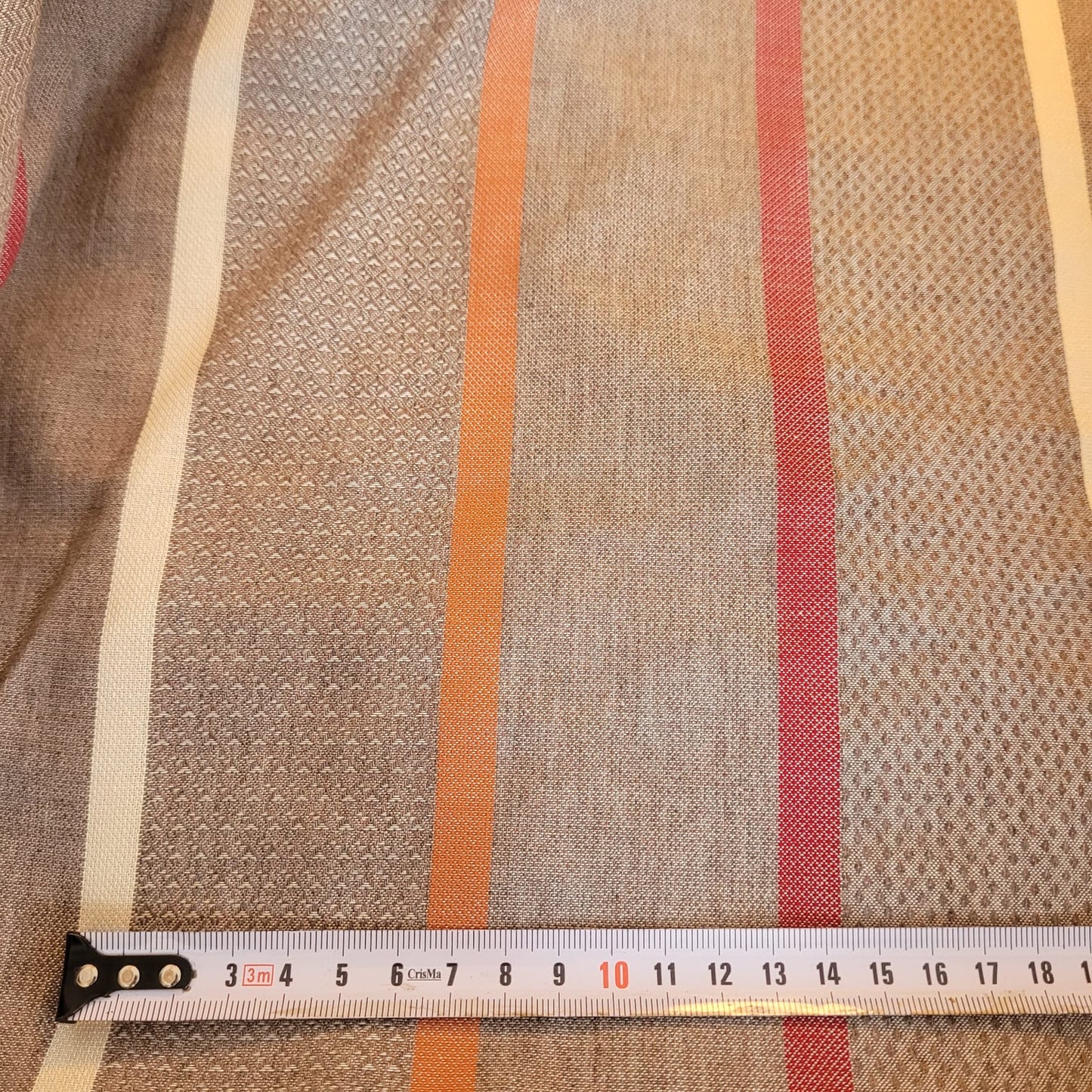 Tejido de rayas naranja y rojo sobre gris – base rombo | Edición limitada