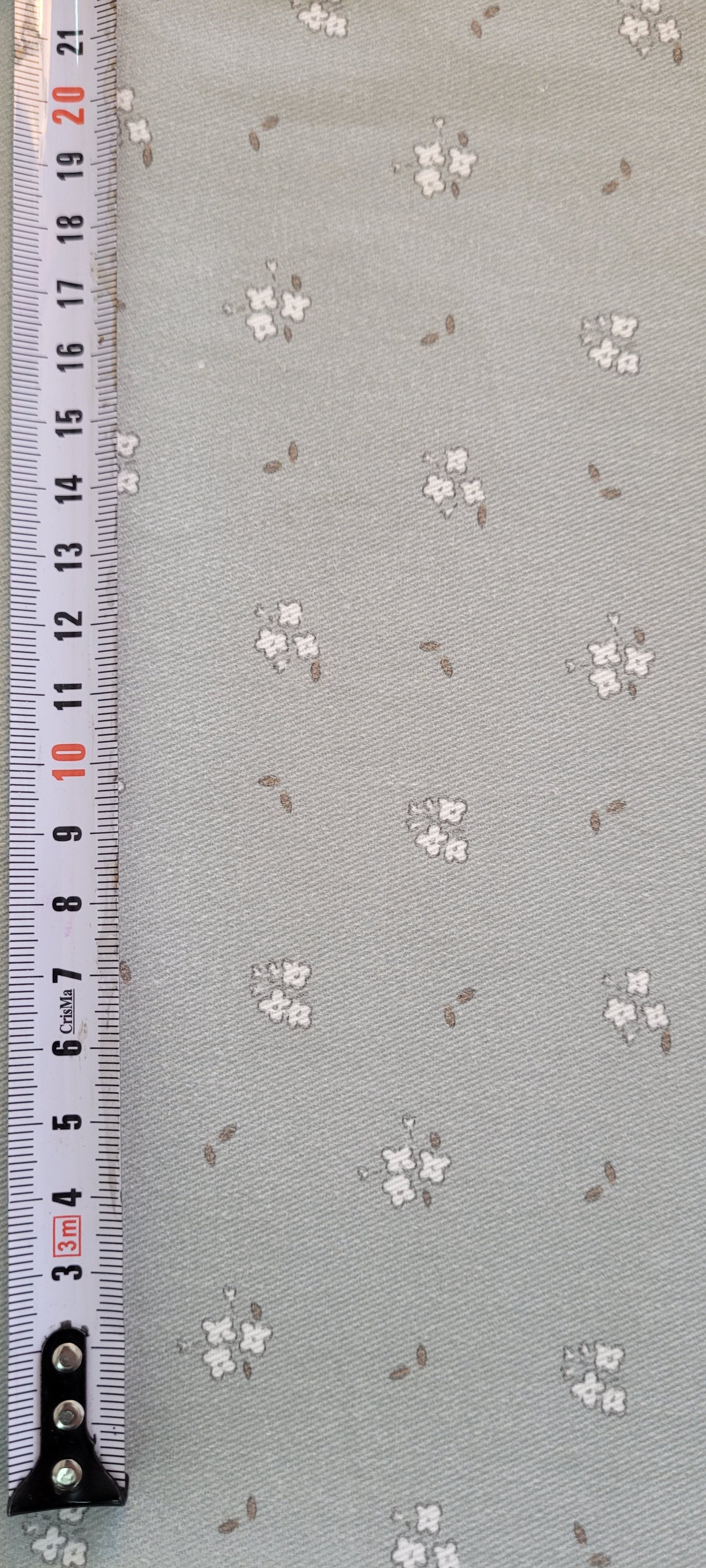 Sarga de Algodón 100% Estampada Floral Crudo Fondo Verde – 200 gsm