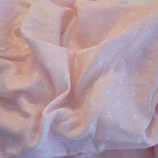 Doble Bambula de Algodón (Muselina) Estampada Casitas Blancas sobre Fondo Rosa Claro