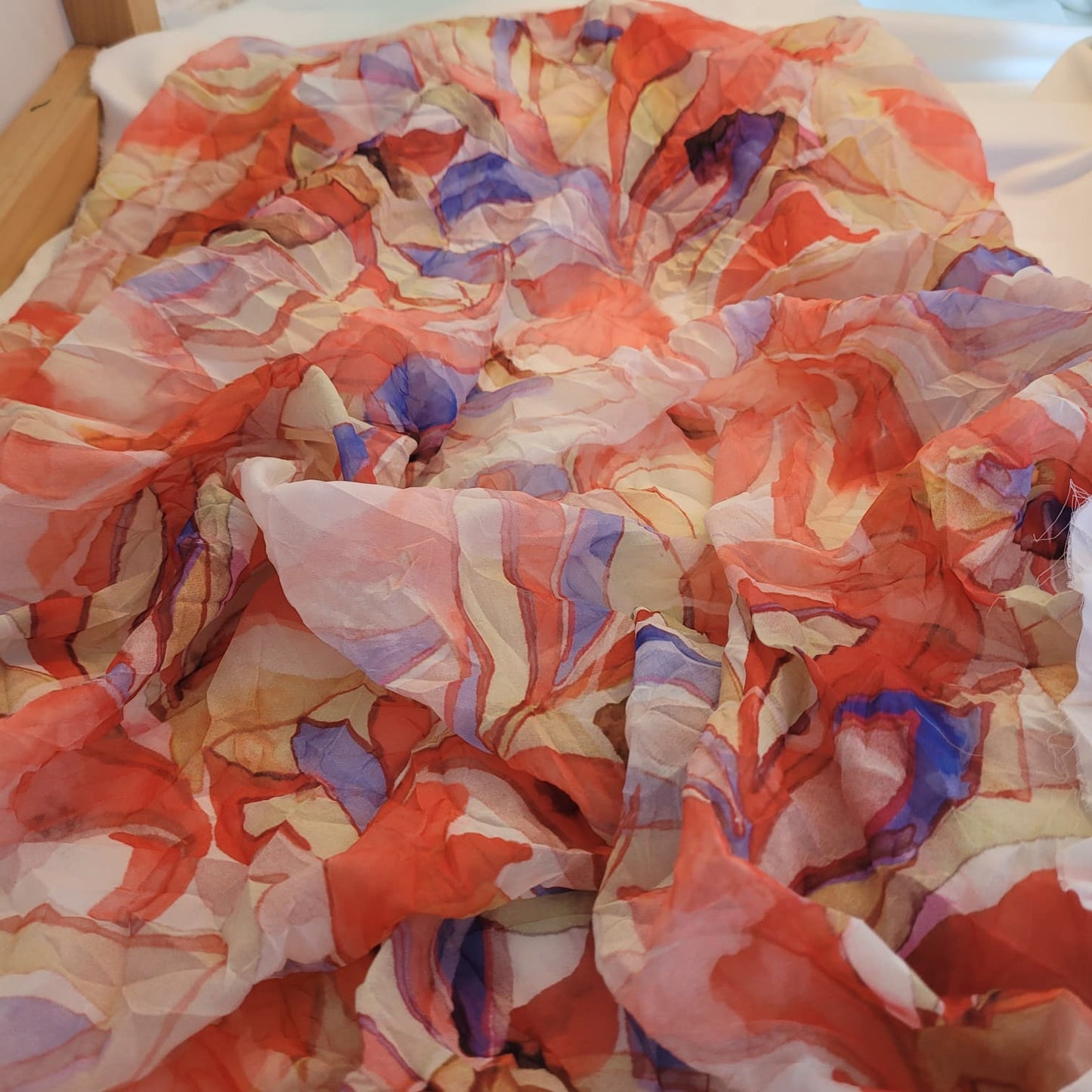 Retal gasa chiffon floral crinkle – Color Naranja 1 metro x 1.5 m (ancho)