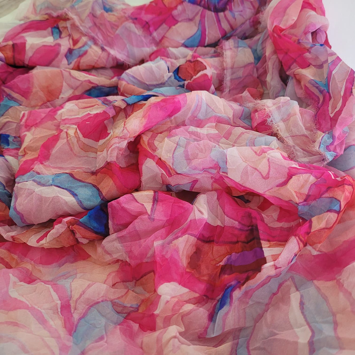 Retal gasa chiffon floral crinkle – Color rosa 2 metros x 1,5m (ancho)