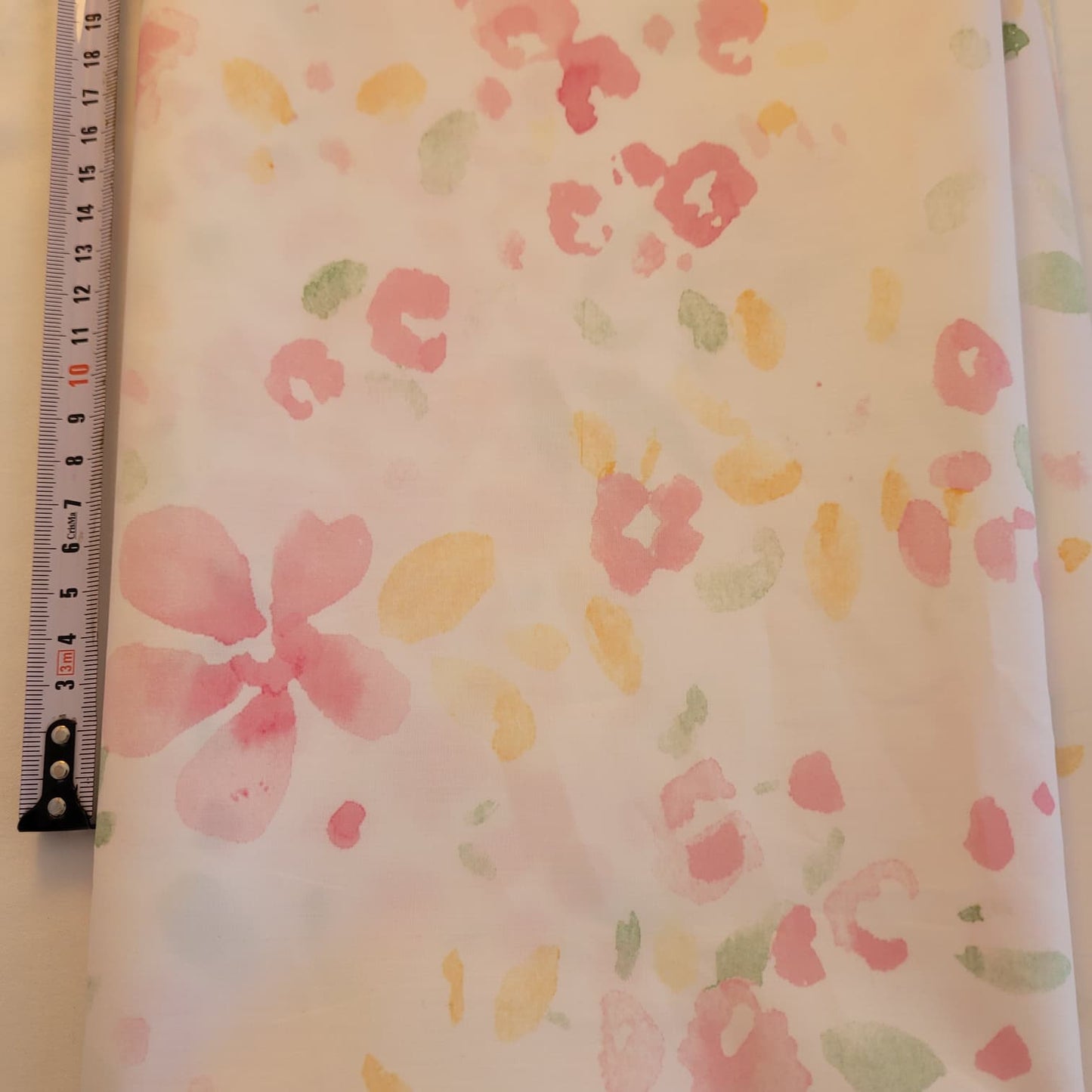 Popelín de algodón estampado flores acuarela 1 – [Rosa/amarillo/verde]